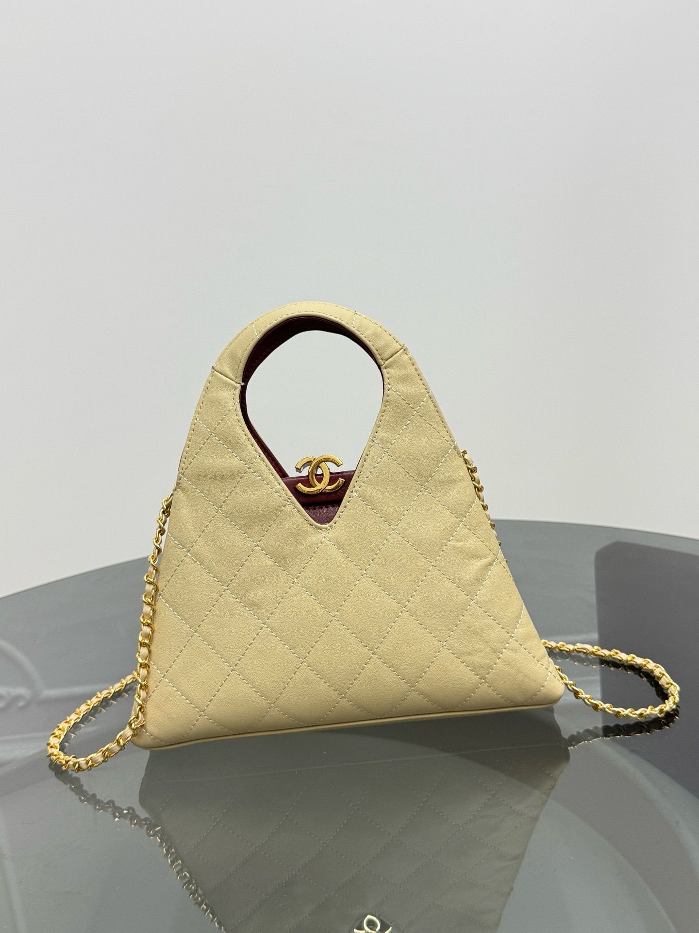 CN Quilted Triangle Top Handle Bag KK02550 CN Quilted Triangle Top Handle Bag KK02550