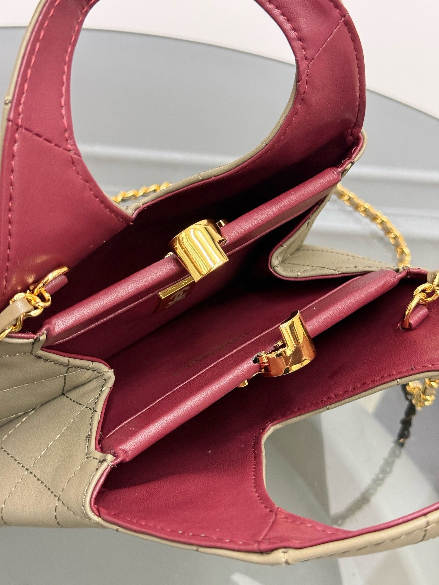 CN Quilted Triangle Top Handle Bag KK02550 CN Quilted Triangle Top Handle Bag KK02550