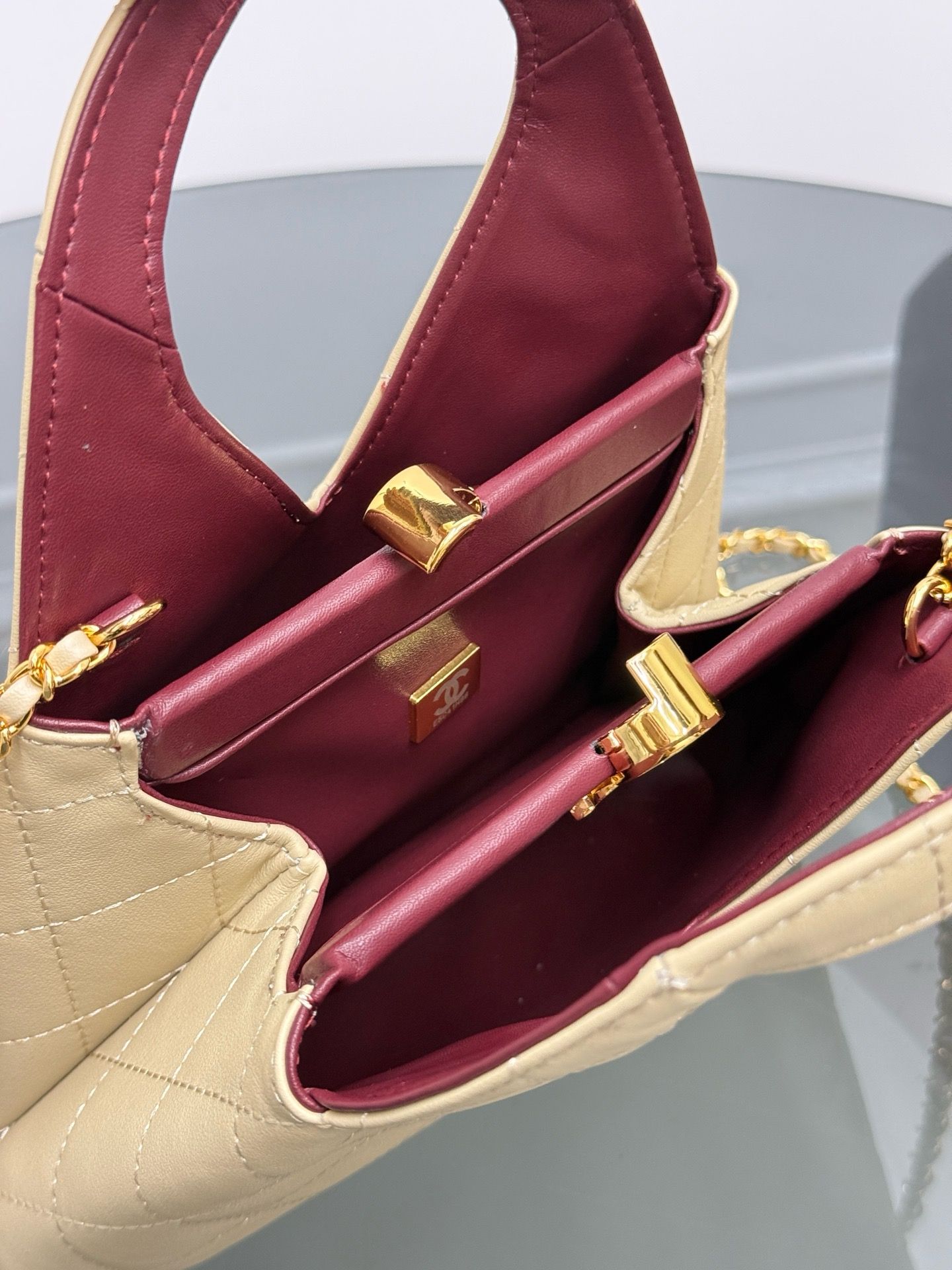 CN Quilted Triangle Top Handle Bag KK02550 CN Quilted Triangle Top Handle Bag KK02550