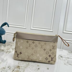 LV Pochette To-Go Bag in Beige Monogram Canvas DMB3202650
