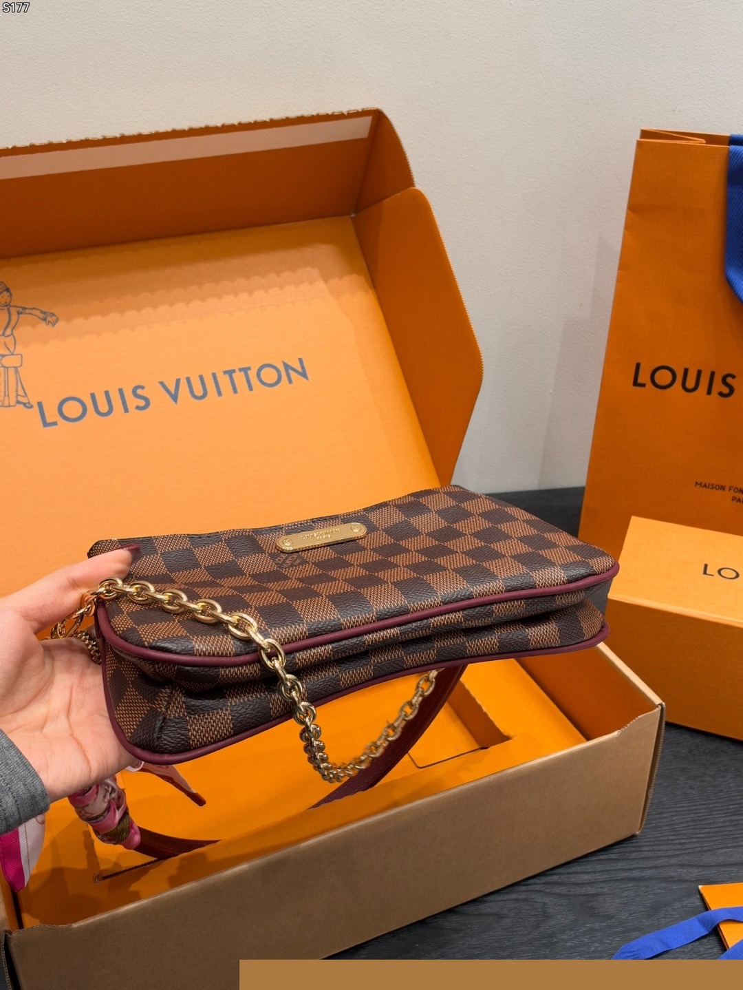 LV Pochette Liv LV26100818 QA LV Pochette Liv LV26100818 QA