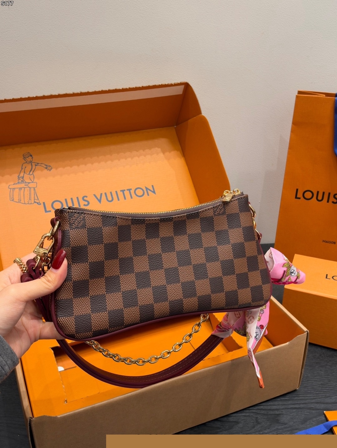 LV Pochette Liv LV26100818 QA LV Pochette Liv LV26100818 QA