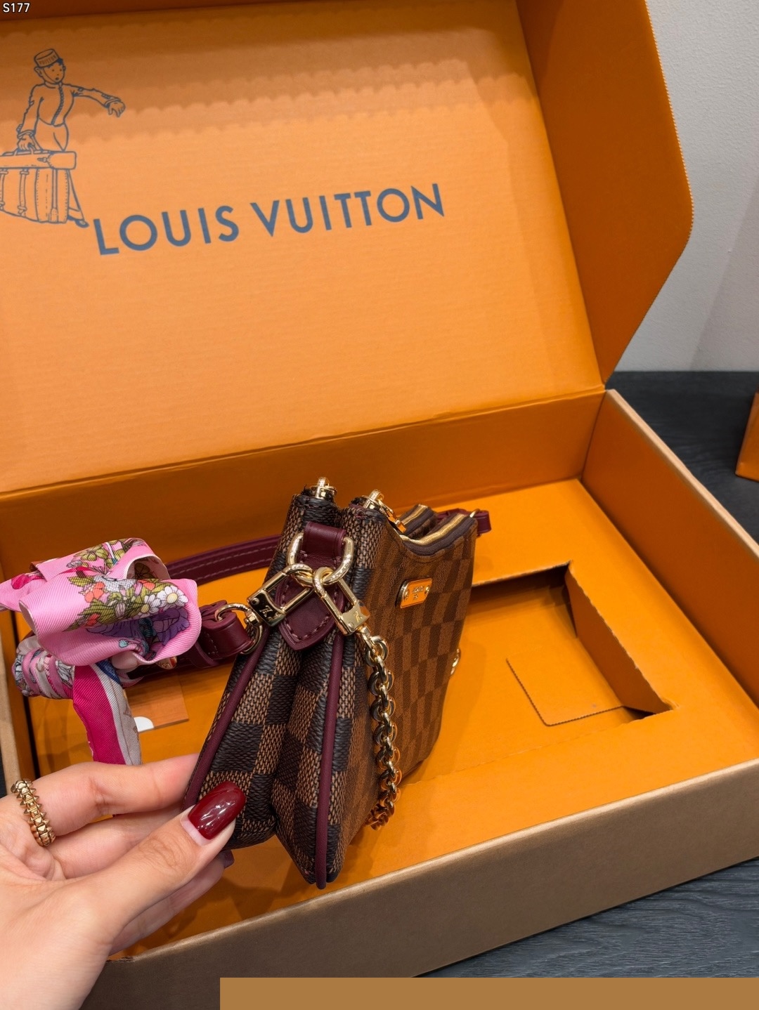 LV Pochette Liv LV26100818 QA LV Pochette Liv LV26100818 QA