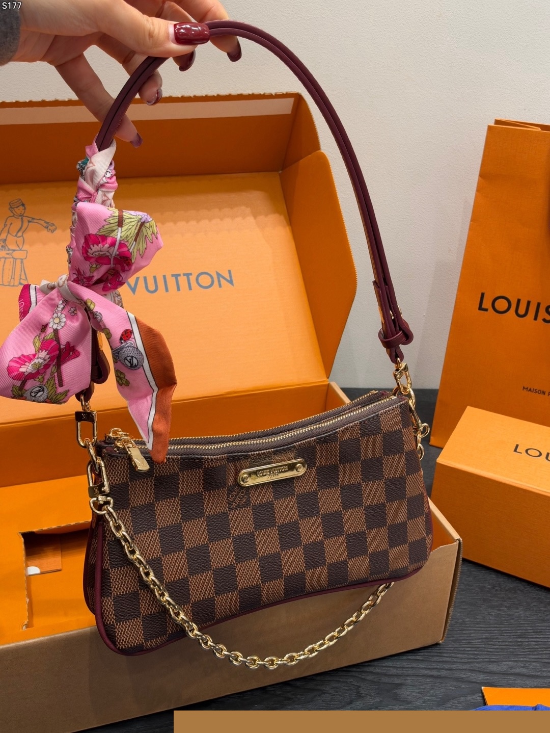 LV Pochette Liv LV26100818 QA LV Pochette Liv LV26100818 QA