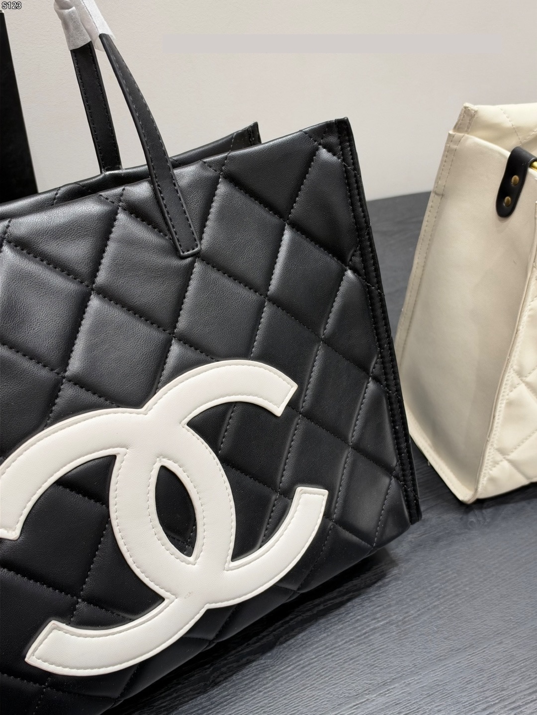 Daily Street Style CN Handbag CC2610087 QA Daily Street Style CN Handbag CC2610087 QA