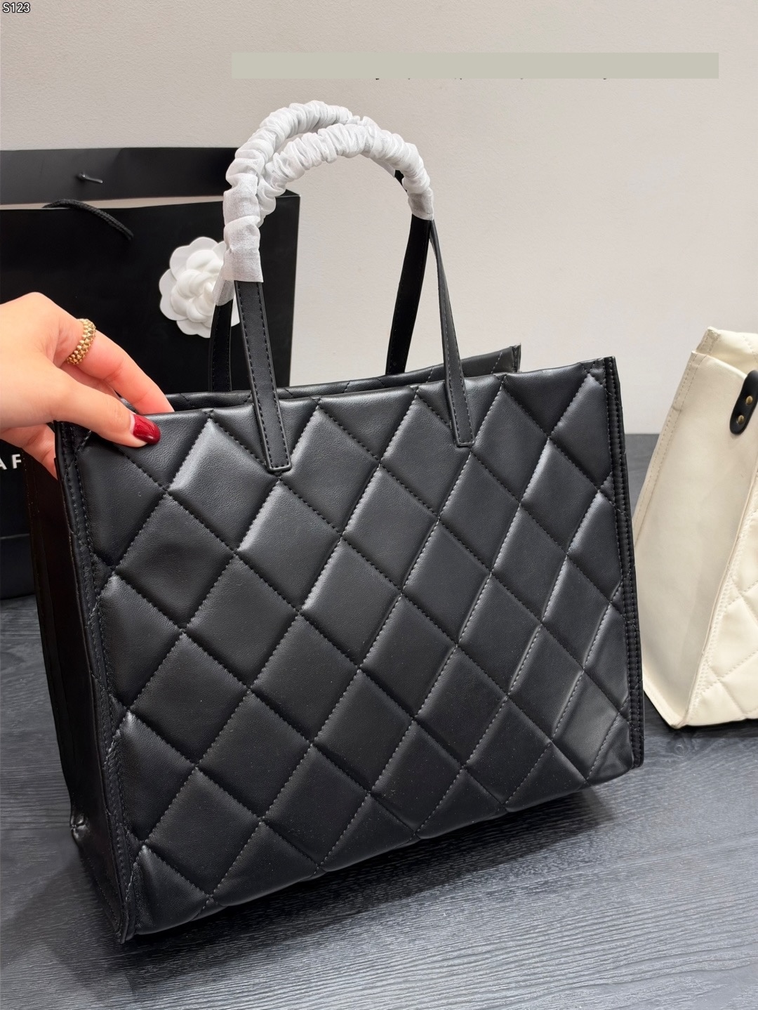 Daily Street Style CN Handbag CC2610087 QA Daily Street Style CN Handbag CC2610087 QA