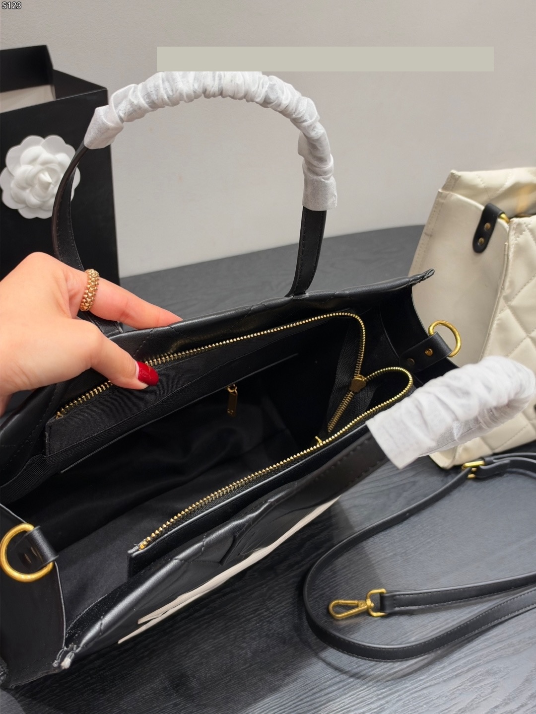 Daily Street Style CN Handbag CC2610087 QA Daily Street Style CN Handbag CC2610087 QA