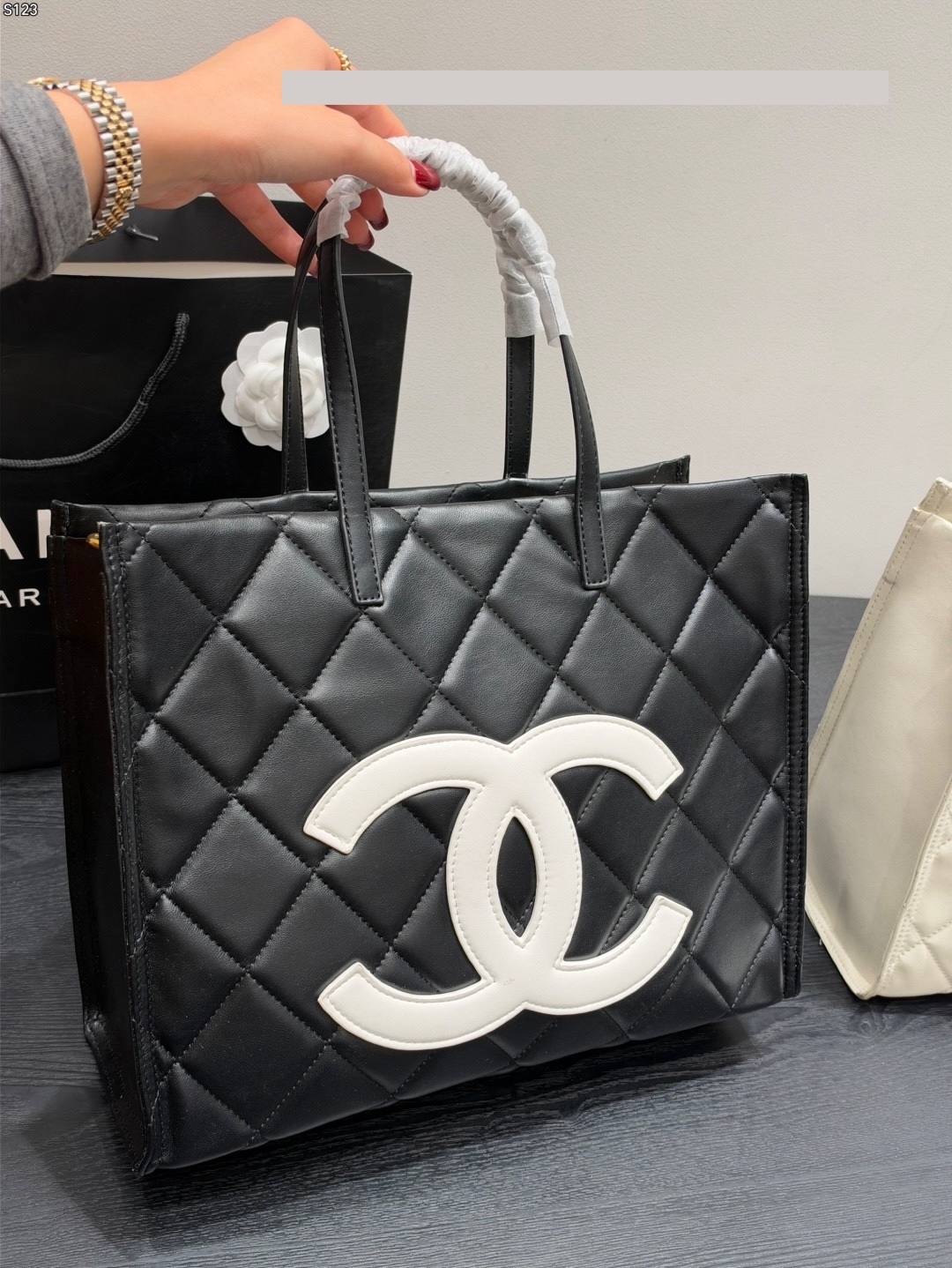 Daily Street Style CN Handbag CC2610087 QA Daily Street Style CN Handbag CC2610087 QA