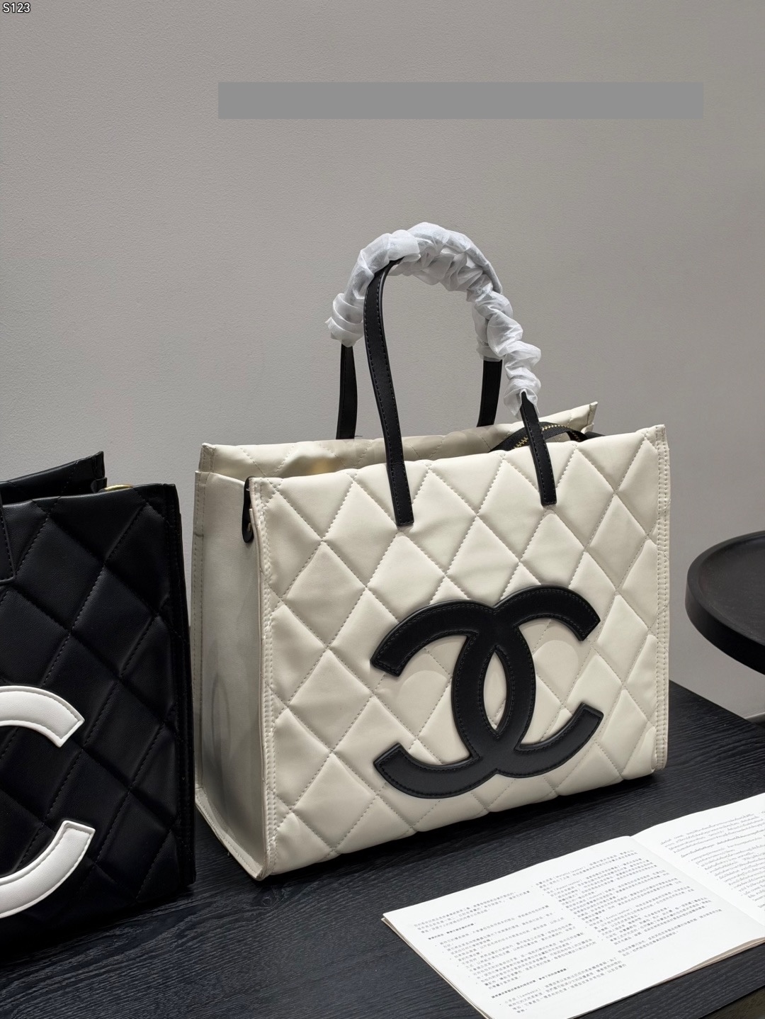 Daily Street Style CN Handbag CC2610087 QA Daily Street Style CN Handbag CC2610087 QA