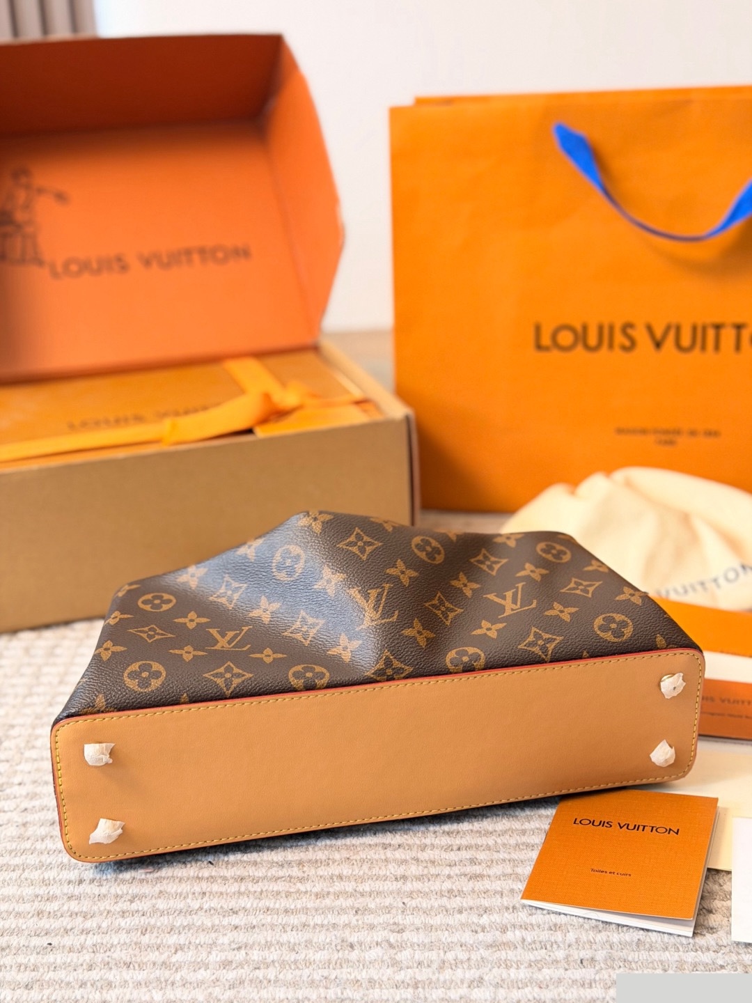 LV Capucines Edito C2301650 LV Capucines Edito C2301650