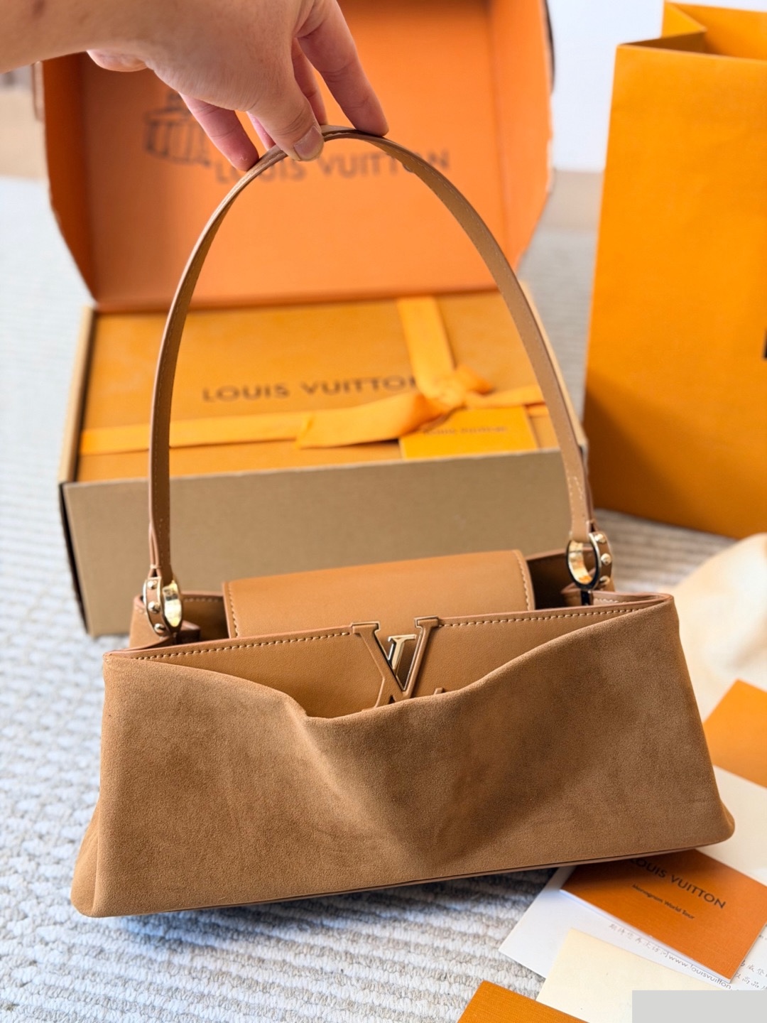LV Capucines Edito C2301650 LV Capucines Edito C2301650