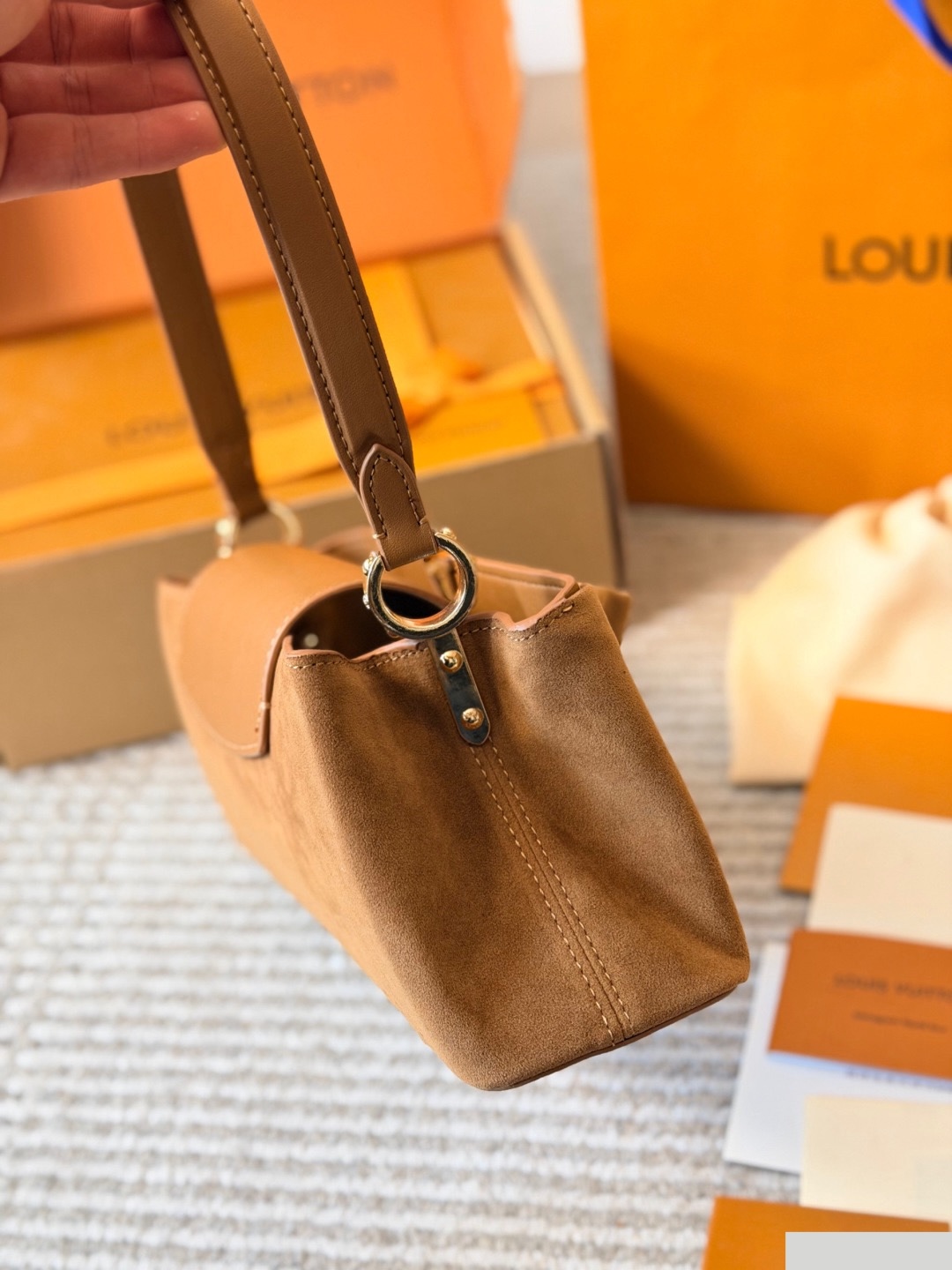 LV Capucines Edito C2301650 LV Capucines Edito C2301650